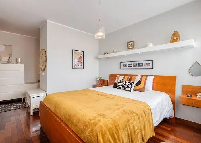 Blue House By The Apartment *